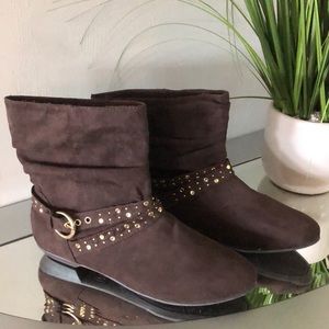 CHINESE LAUNDRY Brown Suede Booties, Women’s shoe size 9.5